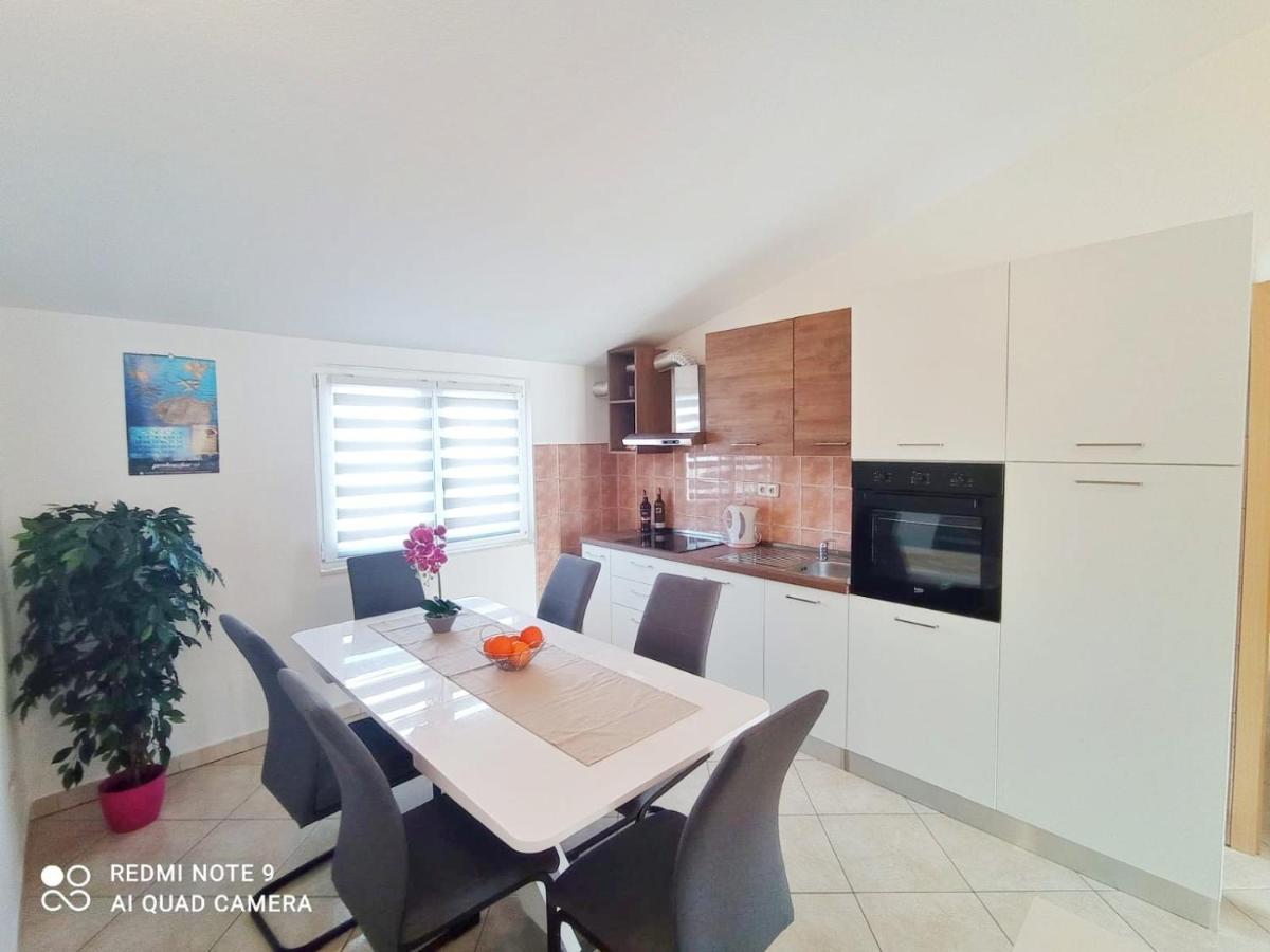 Apartman Mia With Pool1 สปลิท ภายนอก รูปภาพ