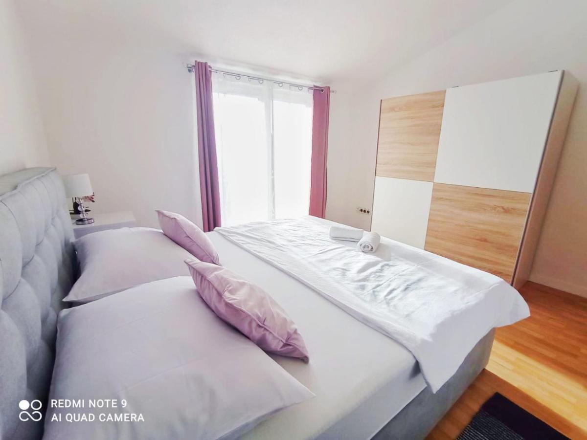 Apartman Mia With Pool1 สปลิท ภายนอก รูปภาพ