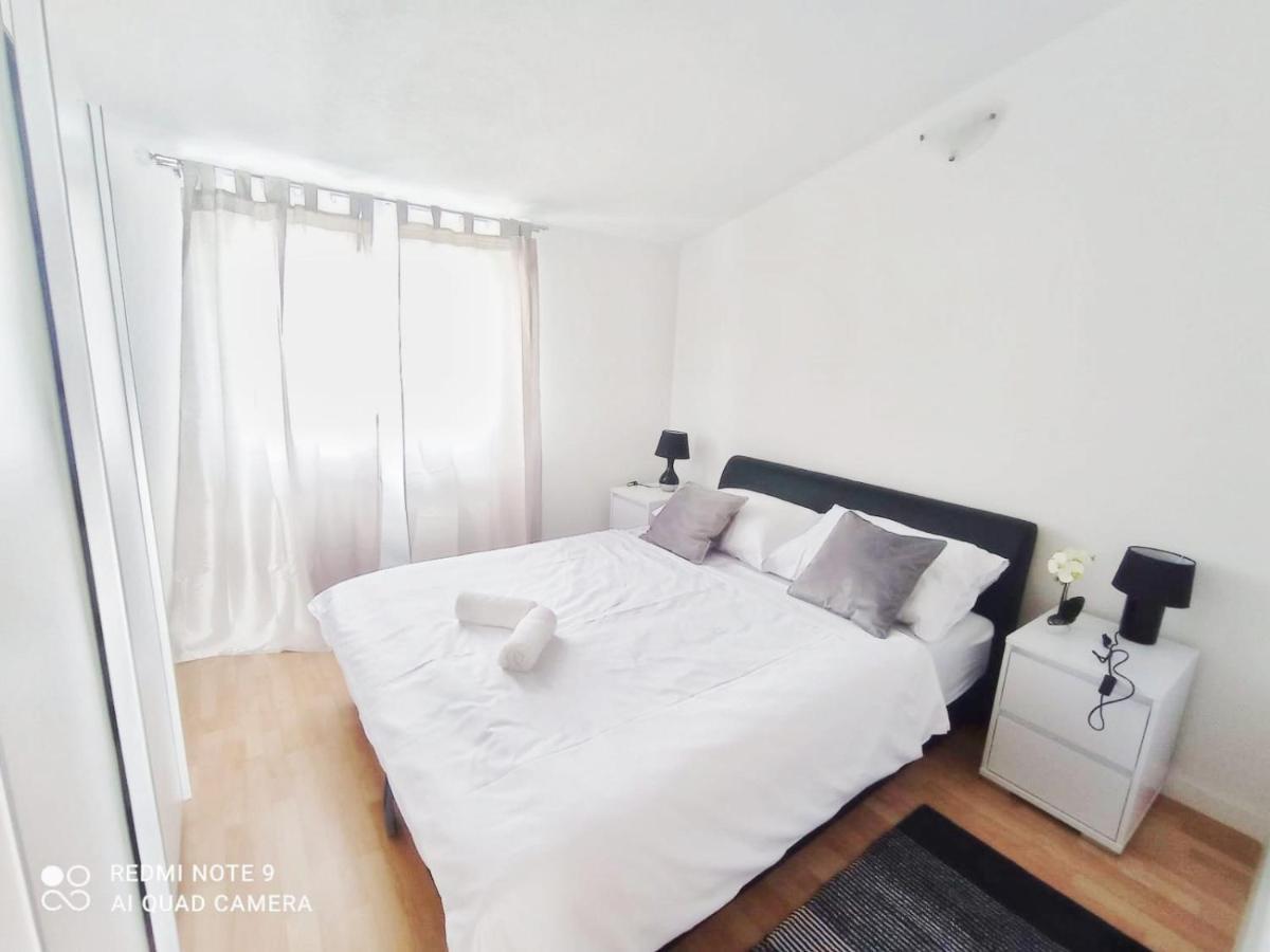 Apartman Mia With Pool1 สปลิท ภายนอก รูปภาพ