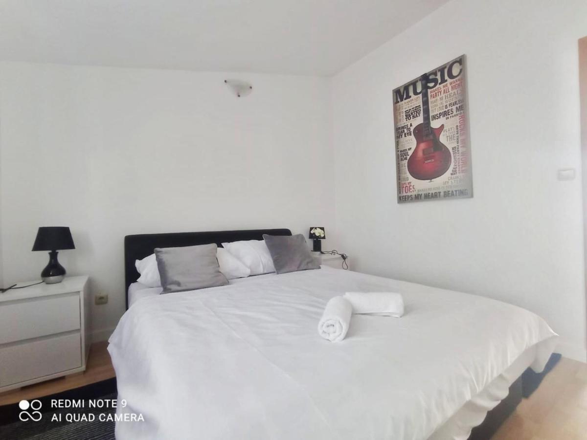 Apartman Mia With Pool1 สปลิท ภายนอก รูปภาพ