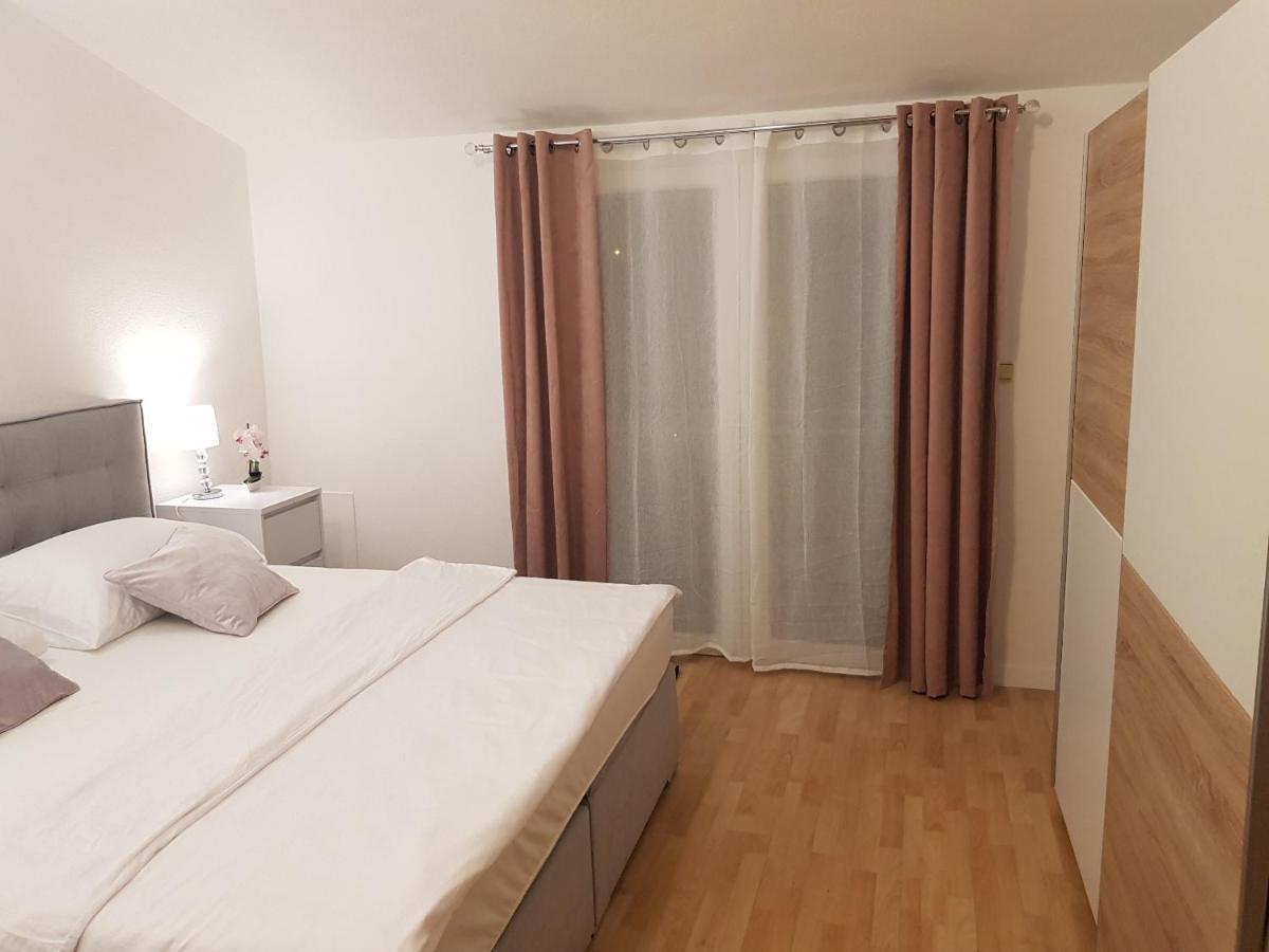 Apartman Mia With Pool1 สปลิท ภายนอก รูปภาพ