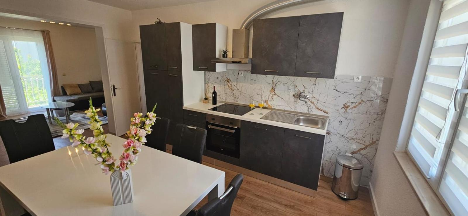 Apartman Mia With Pool1 สปลิท ภายนอก รูปภาพ