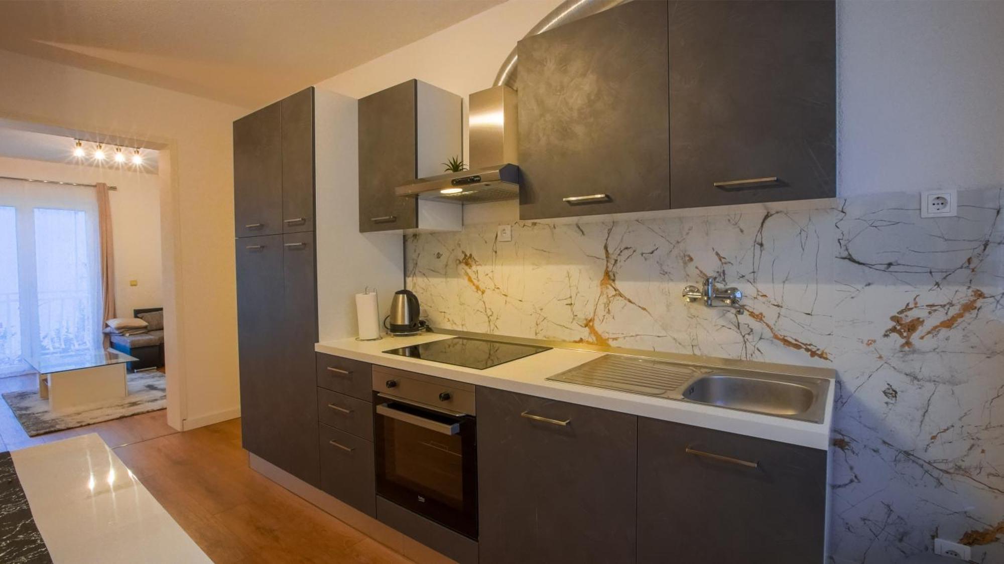 Apartman Mia With Pool1 สปลิท ภายนอก รูปภาพ