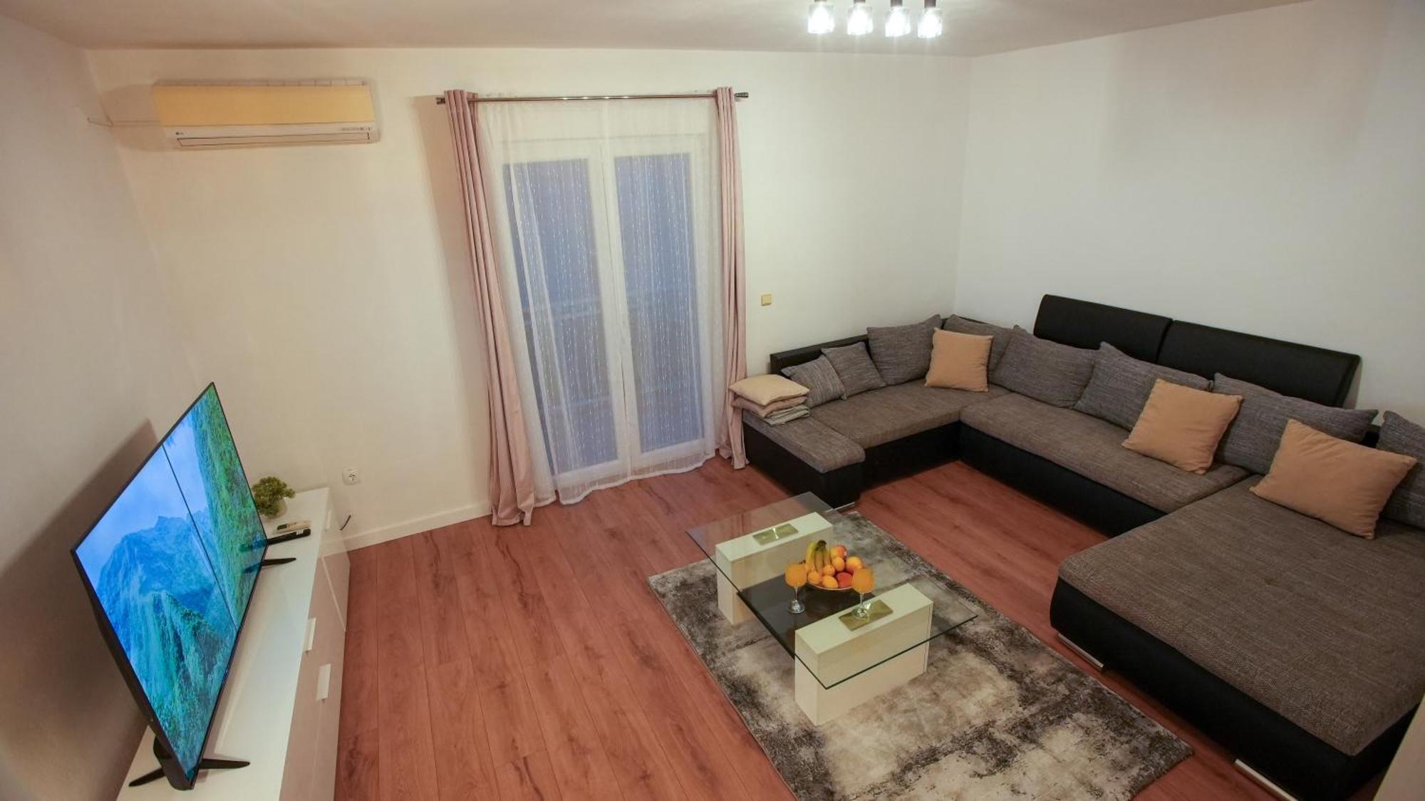 Apartman Mia With Pool1 สปลิท ภายนอก รูปภาพ